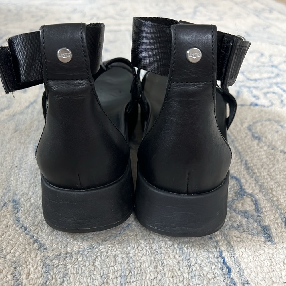 UGG gladiator sandals leather black 8.5 - Picture 5 of 5
